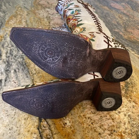 Double D Ranch Almost Famous Tall Boots
Floral Pattern Studs Size 8.5 - Picture 8 of 9